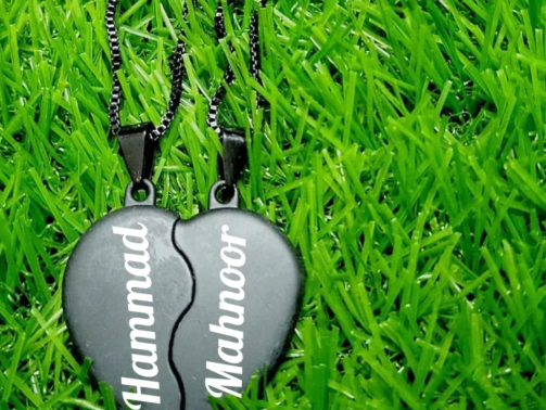 Customized Name Magnetic Broken Heart Necklace – Silver/Black Pendant